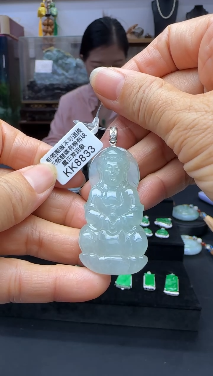 翡翠18K金镶嵌颈饰KK8833观音