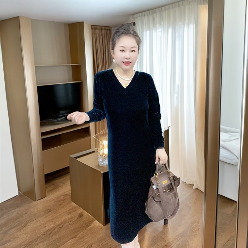 660808丝绒气质高弹侧开衩连衣裙