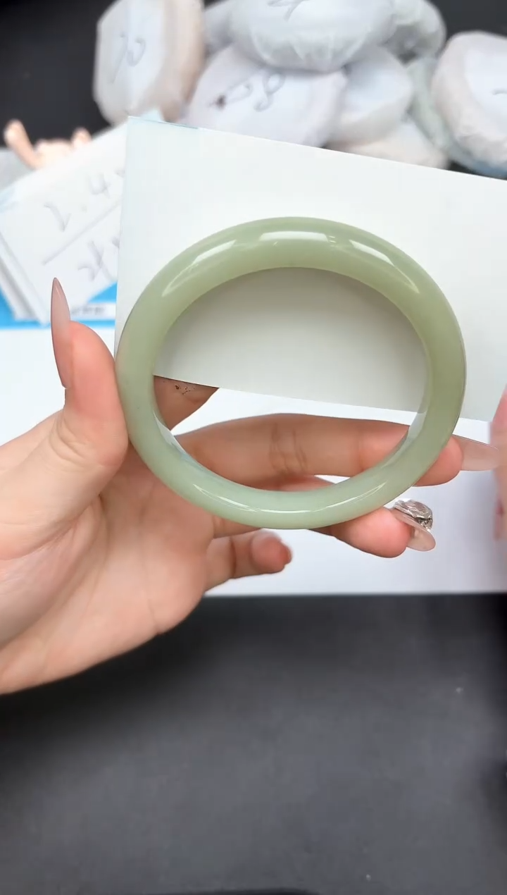 【闪购商品】石英质玉手镯未镶嵌195-61