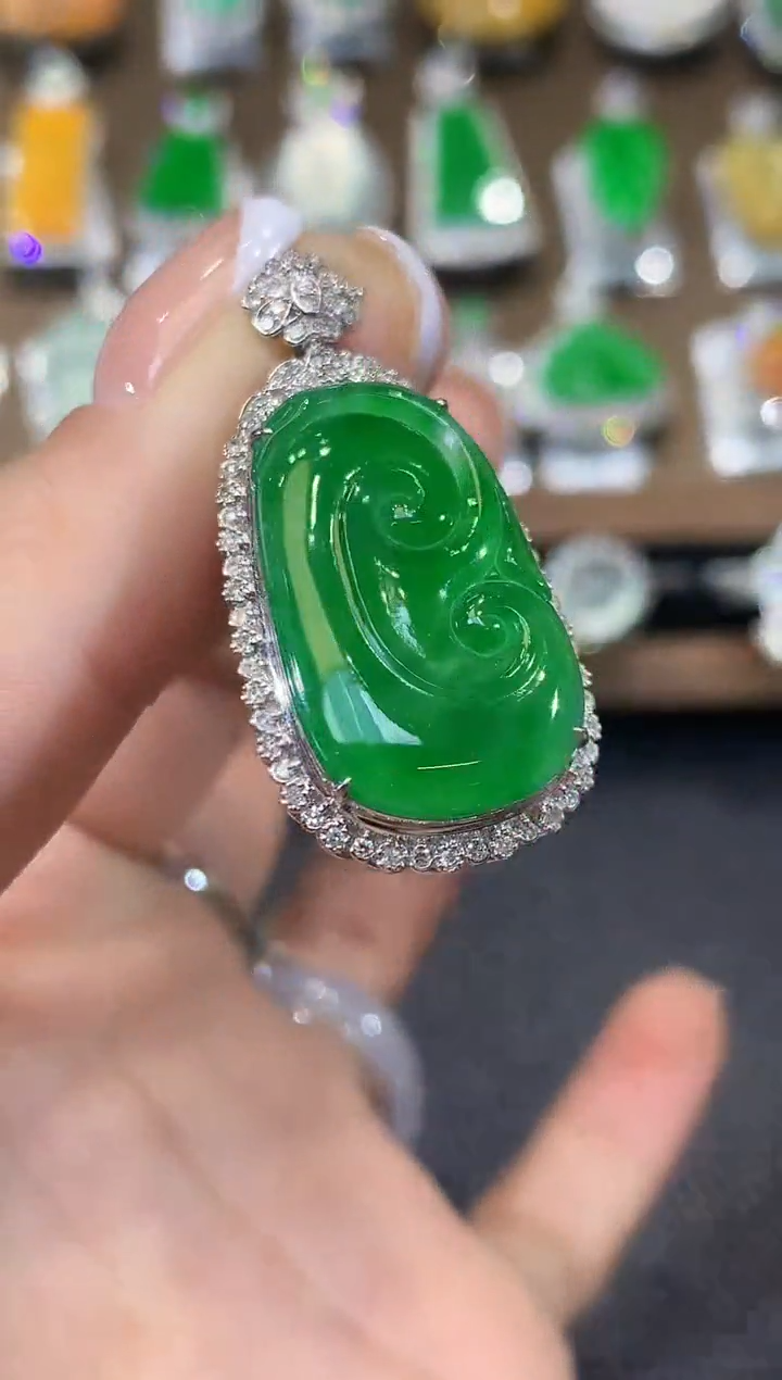 吊坠(不含链)18K金镶嵌翡翠D39