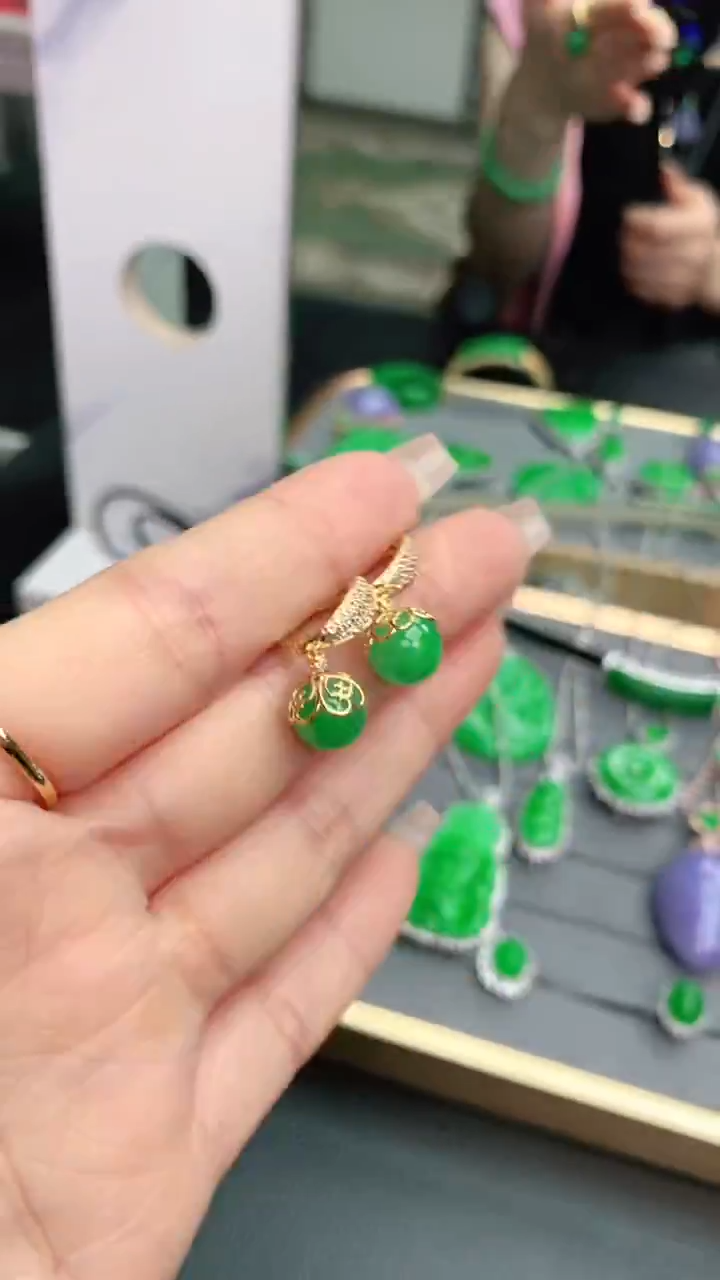 翡翠18K金镶嵌耳饰赠礼盒证书 