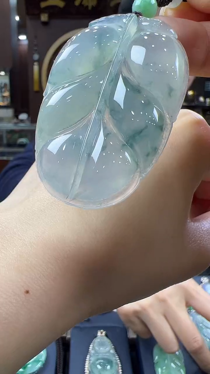 【闪购商品】翡翠未镶嵌挂件叶子