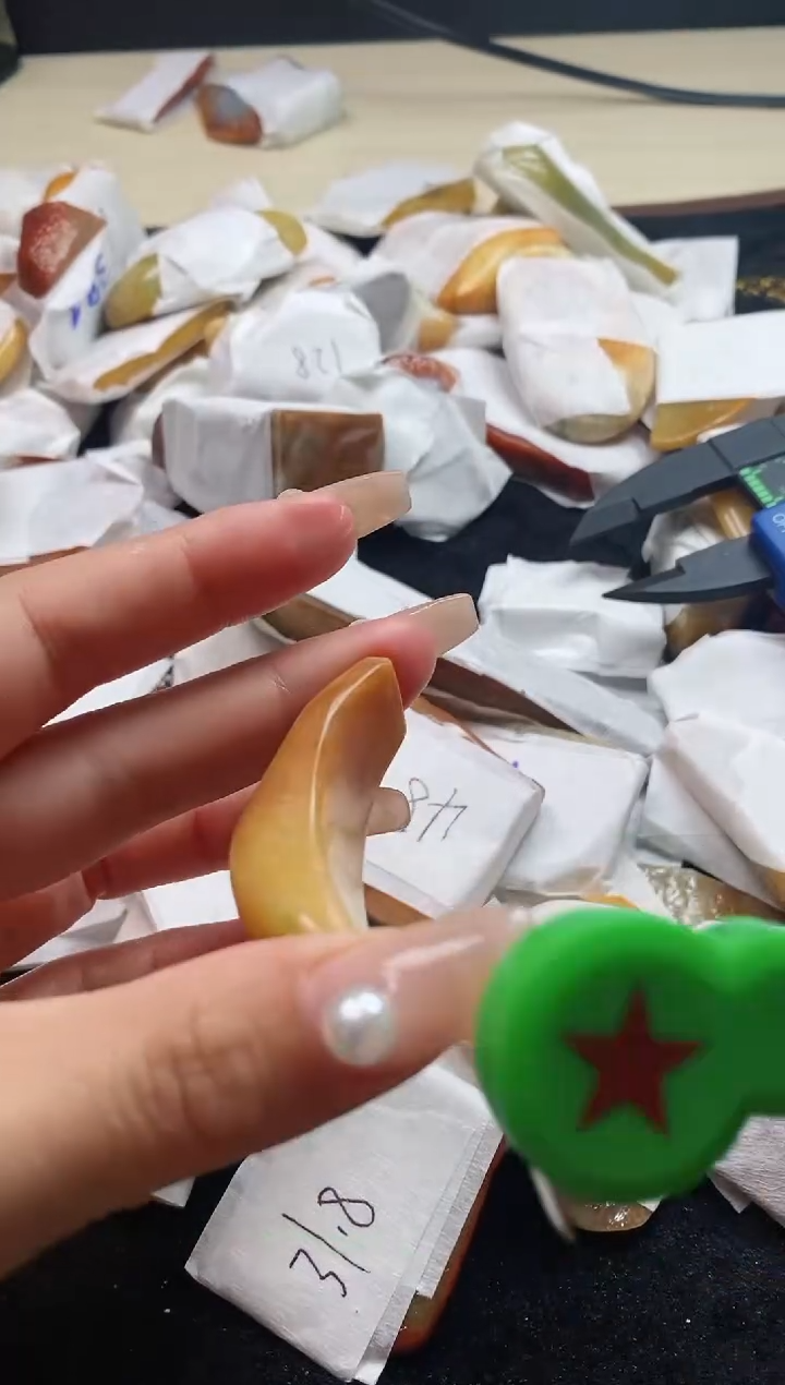 翡翠裸石翡翠挂件裸石