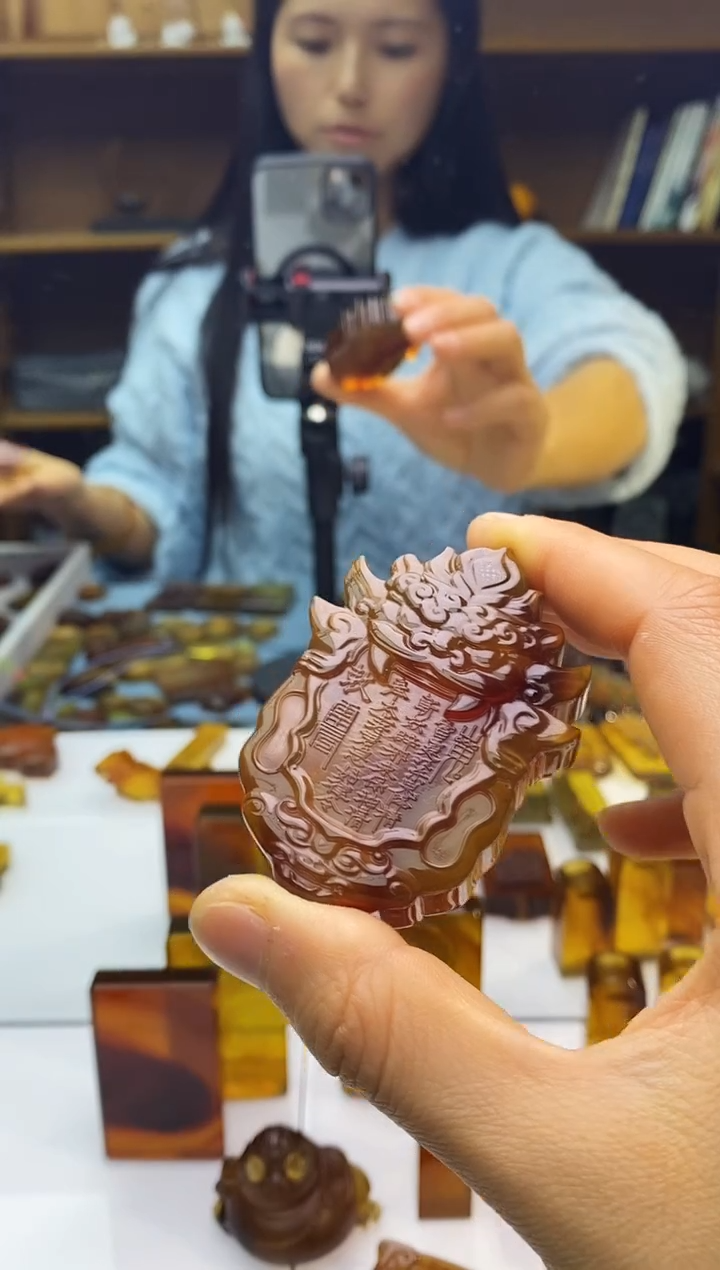 琥珀颈饰未镶嵌凯****）SN89-127（山鬼令牌）