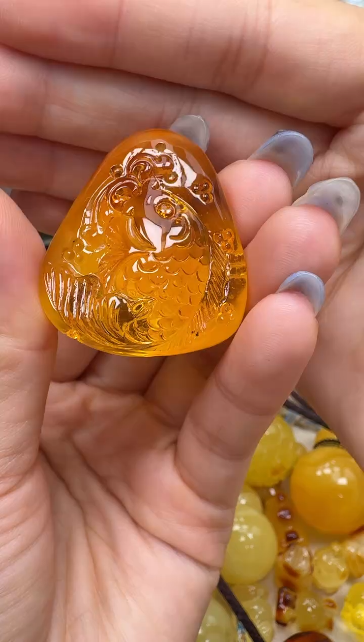 裸石琥珀未镶嵌如图