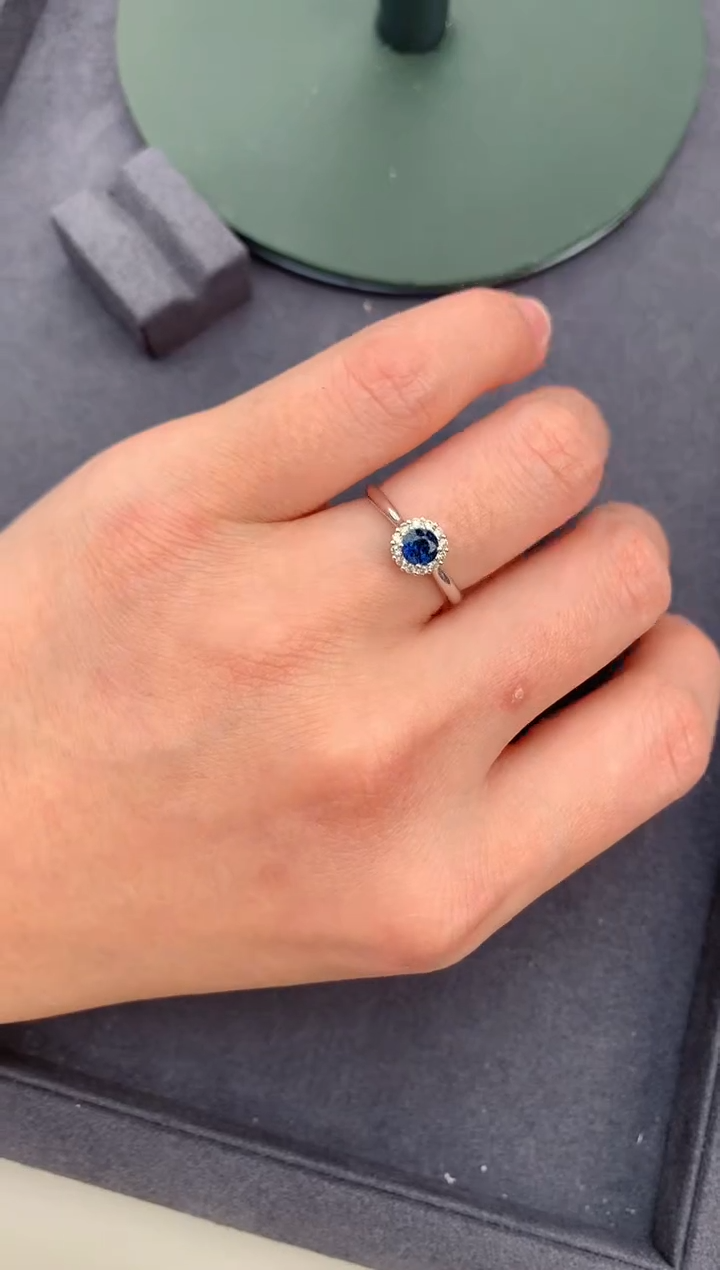 【闪购商品】蓝宝石戒指18K金镶嵌45分皇家蓝戒指