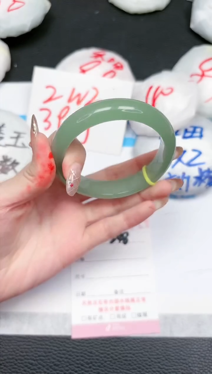 【闪购商品】石英质玉手镯未镶嵌248-58.5