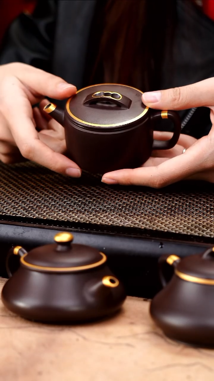 茶壶紫砂四号井茄皮紫泥描金欢喜平底小汉瓦130cc