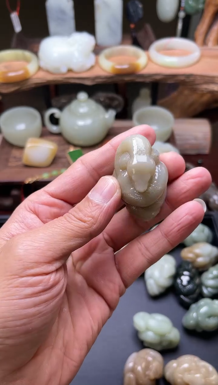 【闪购商品】和田玉手把未镶嵌且末料带糖 灵蛇