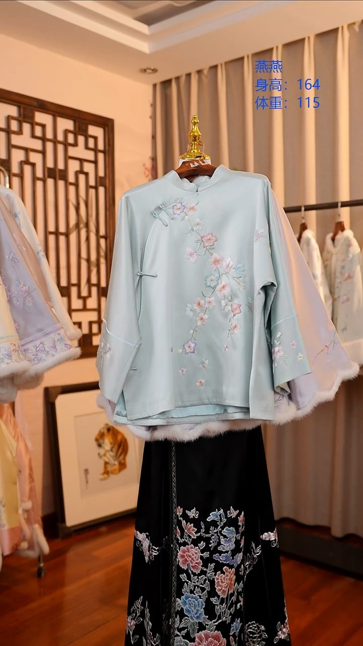刺绣天青色太太服  桑蚕丝非遗苏绣服饰