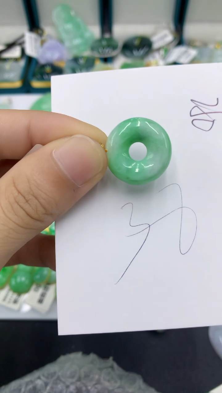 翡翠18K金镶嵌颈饰翡翠