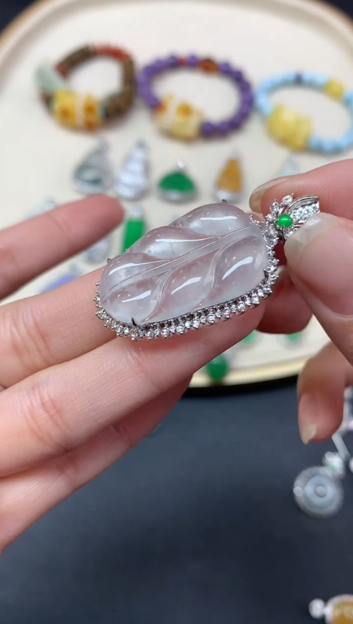 【闪购商品】翡翠吊坠(不含链)18K金镶嵌吊坠A92|25800