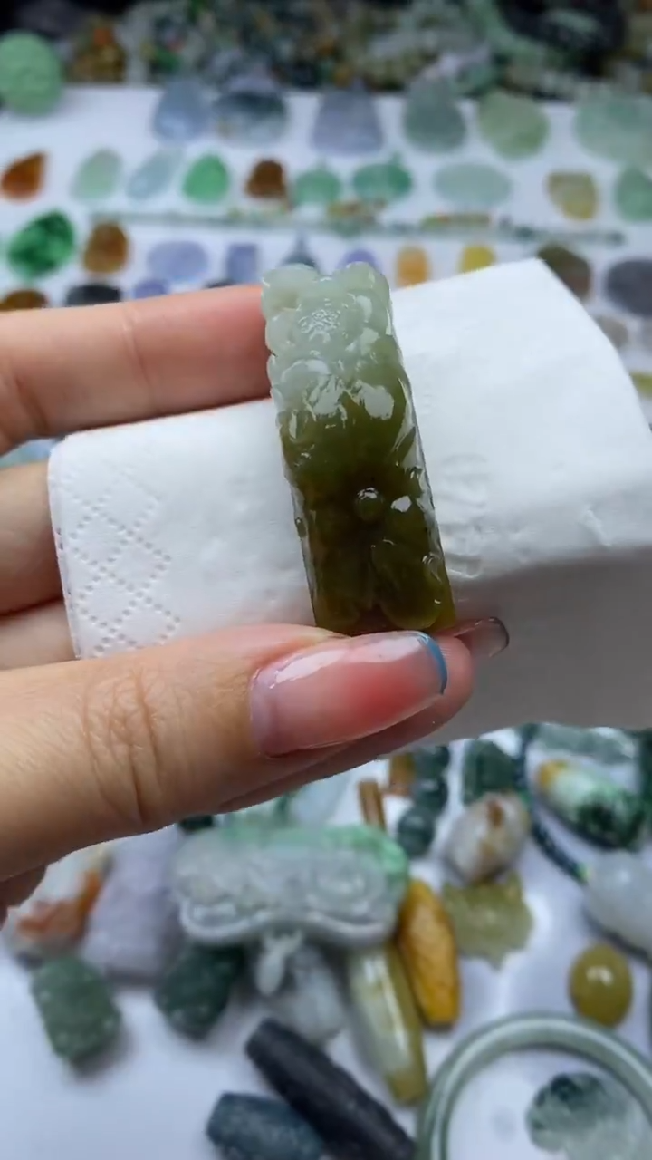 未镶嵌定制翡翠徐****?毛货定制不退不换