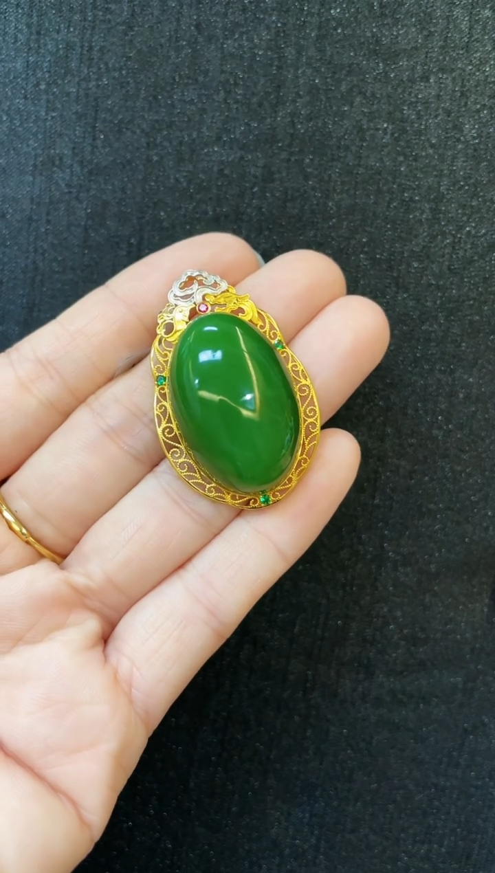 吊坠(赠链)18K金镶嵌和田玉多样性发一