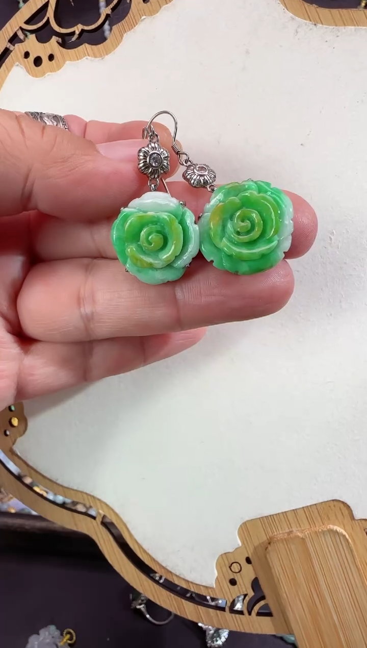 【闪购商品】翡翠颈饰未镶嵌牌子