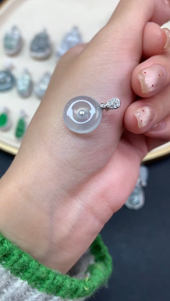 【闪购商品】翡翠吊坠(不含链)18K金镶嵌吊坠A45|2800