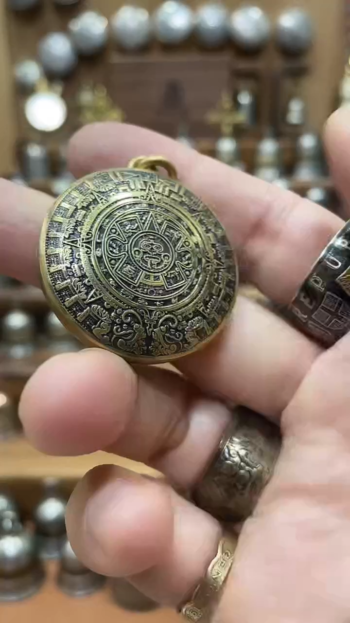 T*彬阿兹特克盒子黄铜