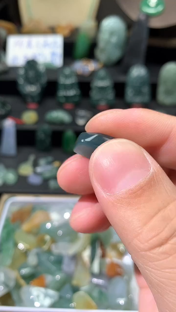 【闪购商品】翡翠吊坠(不含链)未镶嵌危料