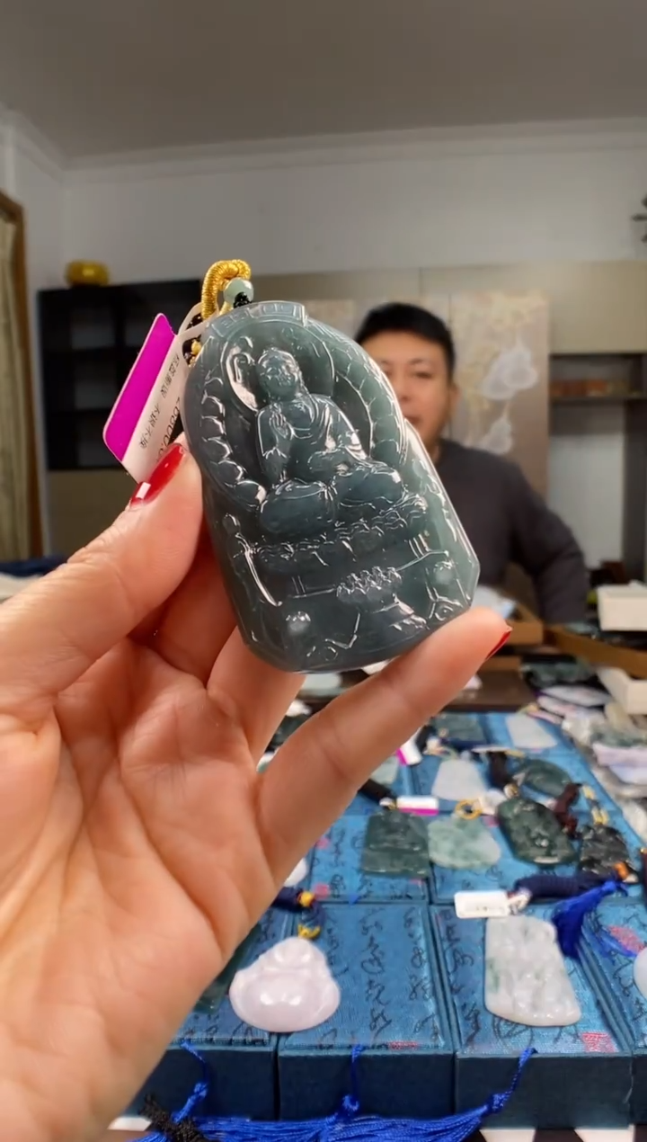 颈饰未镶嵌翡翠 多样性发其一
