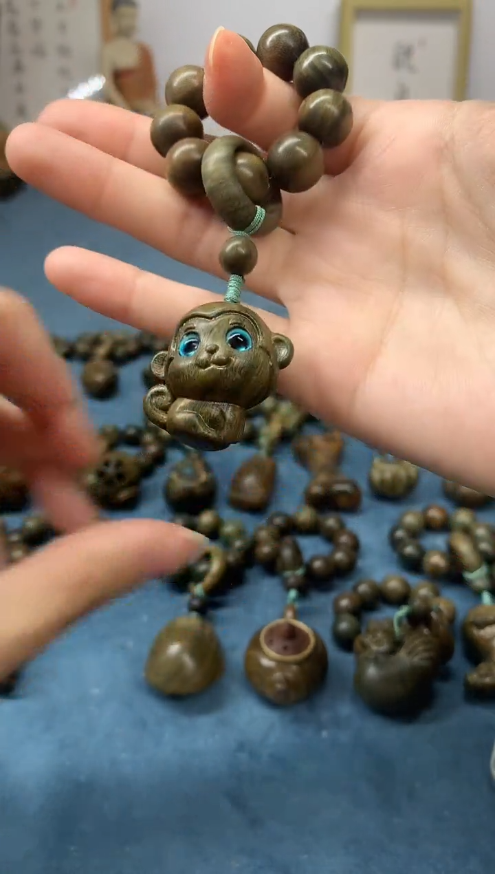 【闪购商品】维腊木（绿檀）把件 小猴子 盘玩件