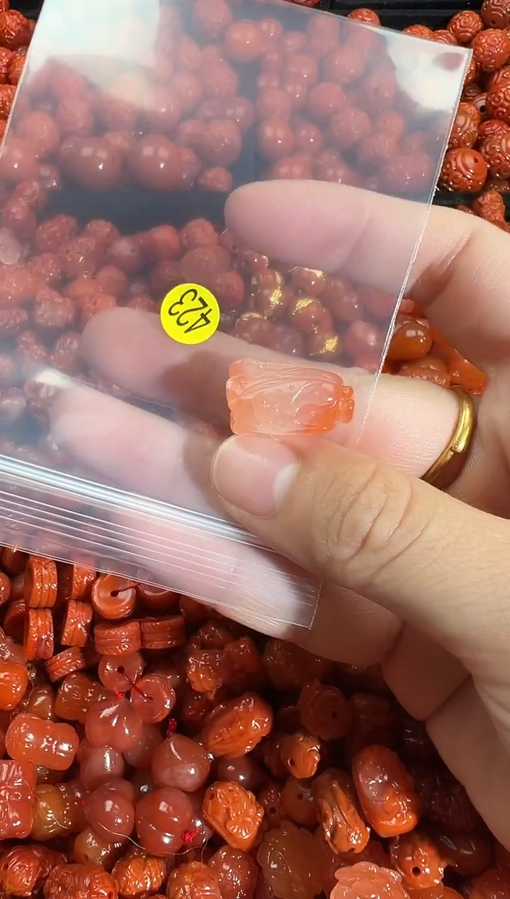 颈饰未镶嵌南红玛瑙1