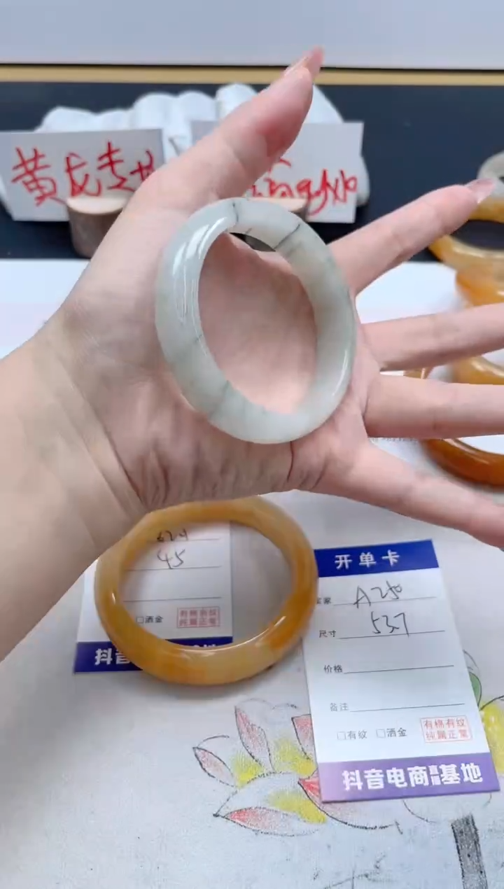 【闪购商品】石英质玉手镯未镶嵌A250/53.7