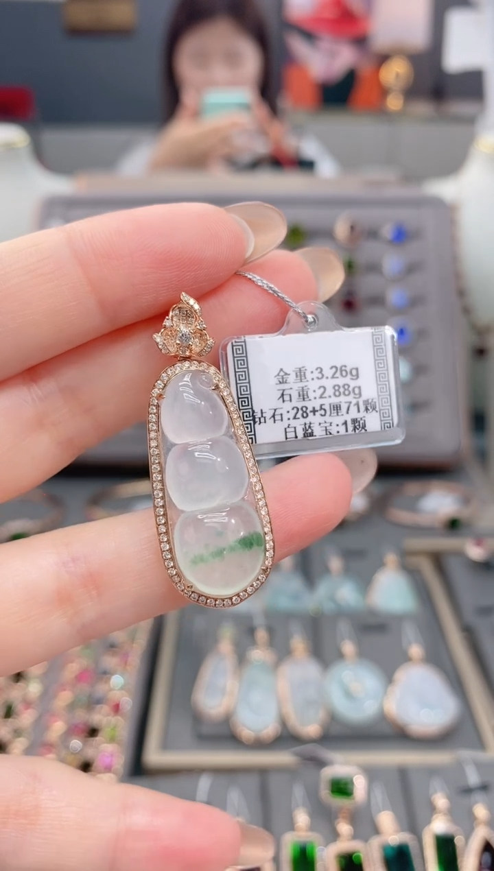 颈饰18K金镶嵌翡翠2.88      