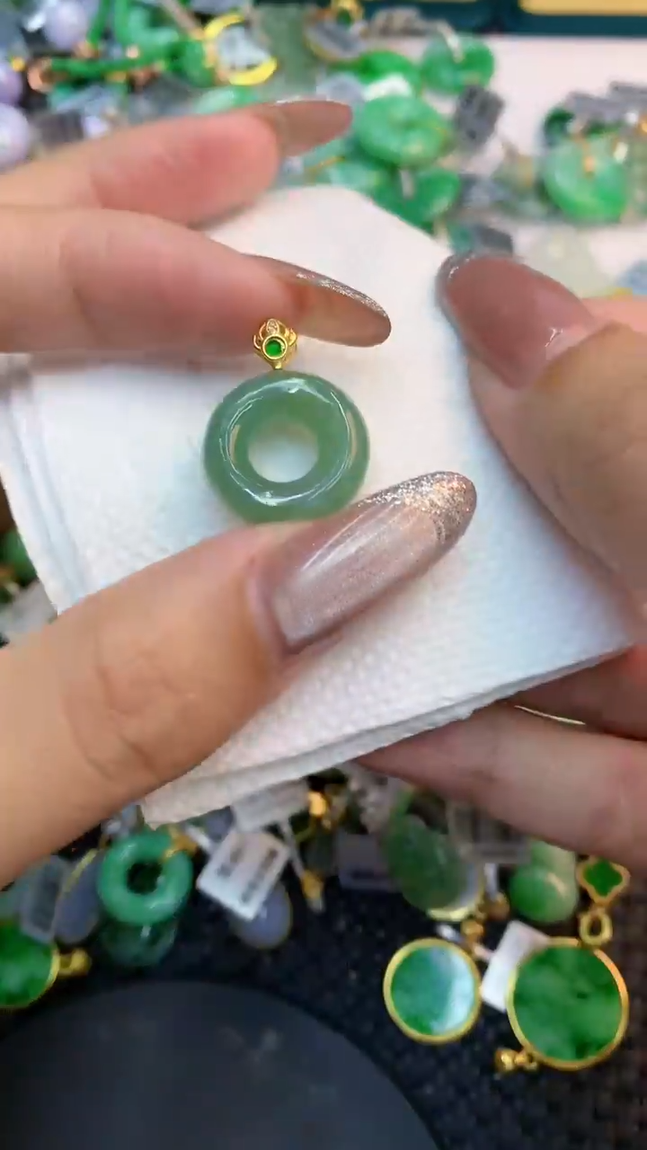 颈饰未镶嵌翡翠1