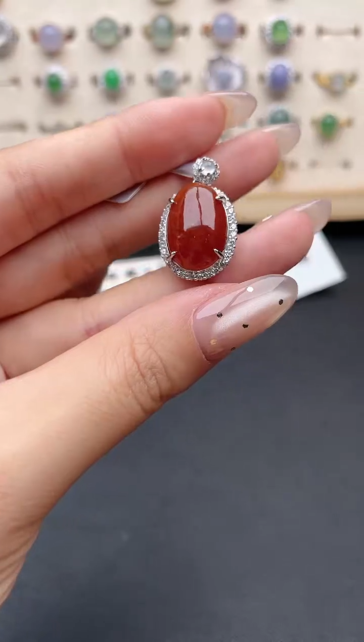 【闪购商品】翡翠吊坠(赠链)银S925镶嵌一物一证一礼盒