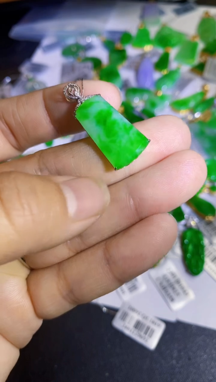 【闪购商品】翡翠颈饰18K金镶嵌无事牌