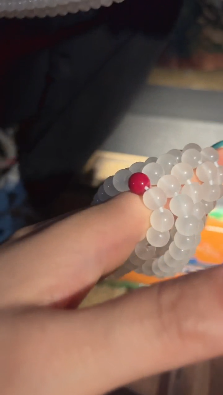 【闪购商品】【闪购商品】白色带点红项链