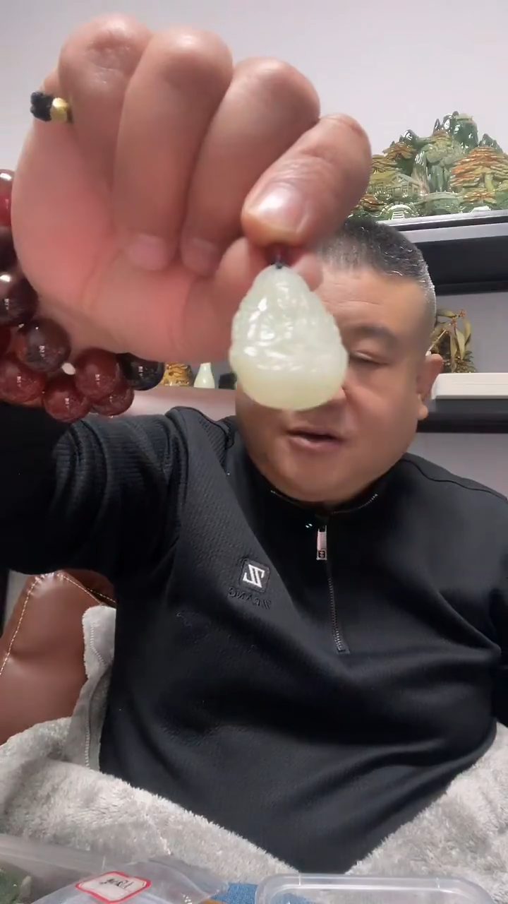 吊坠(赠链)未镶嵌和田玉大日如来吊坠