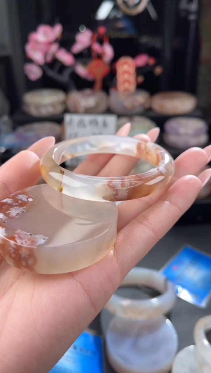 【闪购商品】石英质玉手镯未镶嵌54