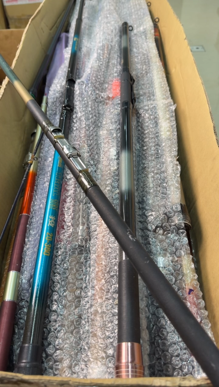 A****࿐ 孤品微瑕， 以直播间为准  加 10元发顺丰