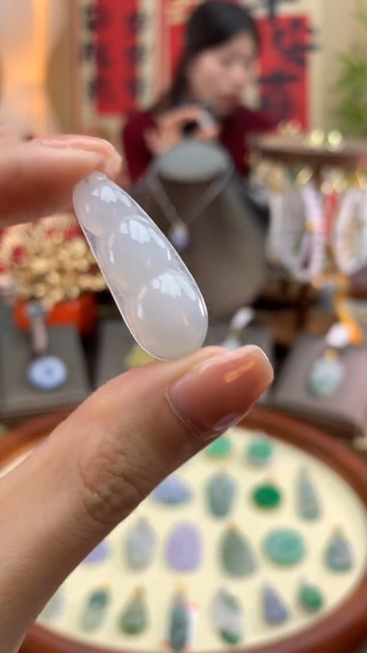 【闪购商品】翡翠颈饰未镶嵌豆子