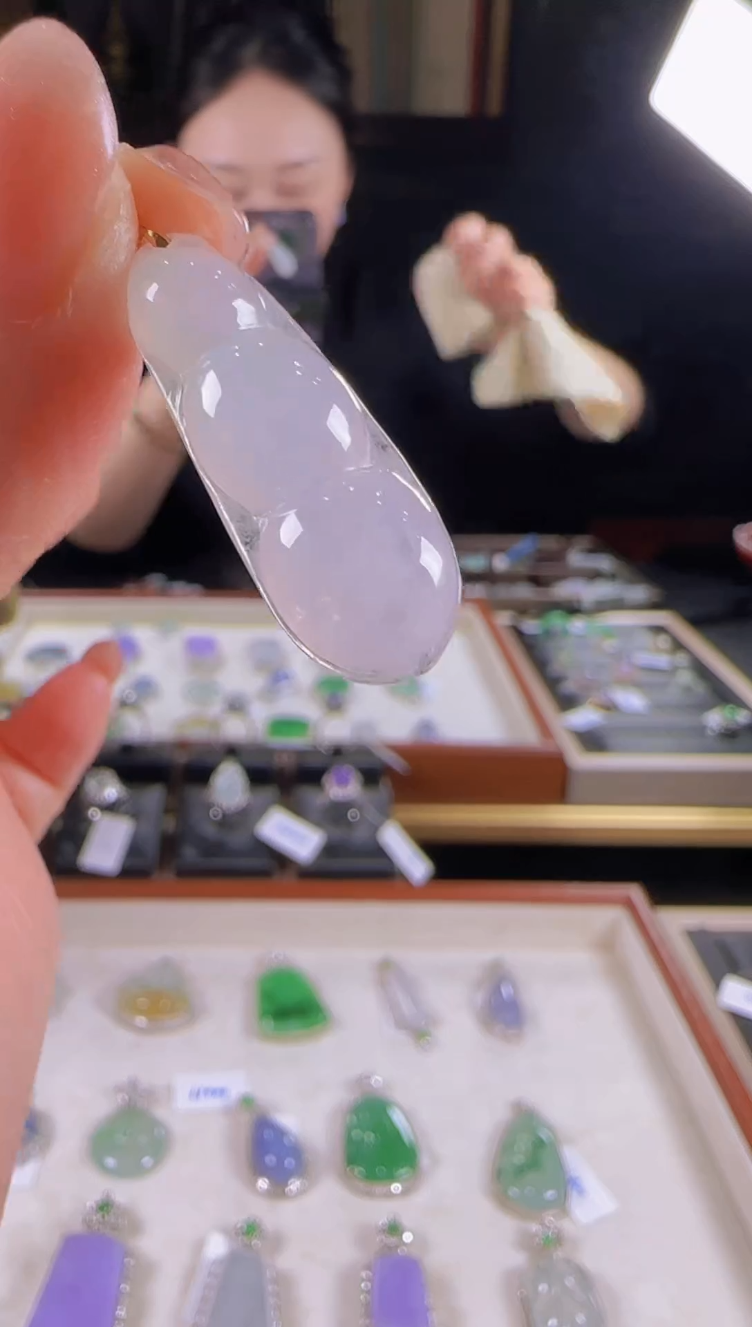 【闪购商品】翡翠吊坠(不含链)18K金镶嵌富贵豆（实物随机发货