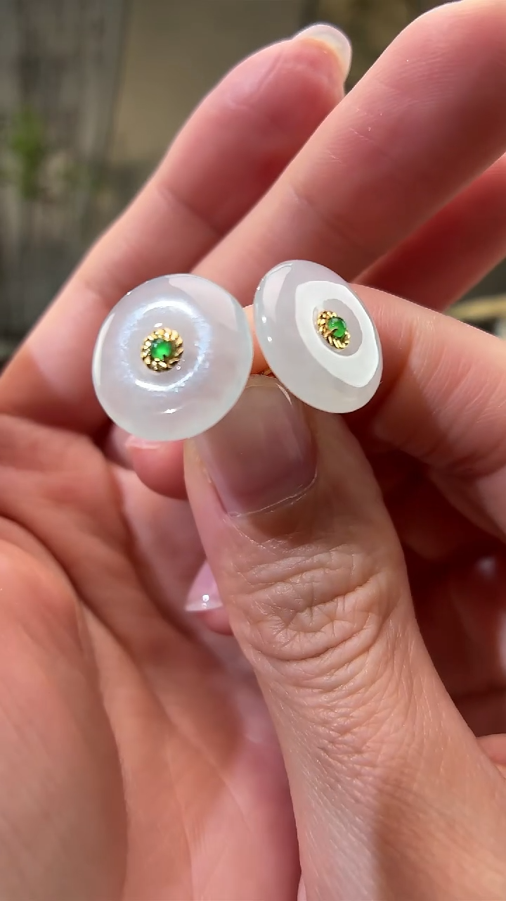 18K金镶嵌翡翠耳饰耳钉