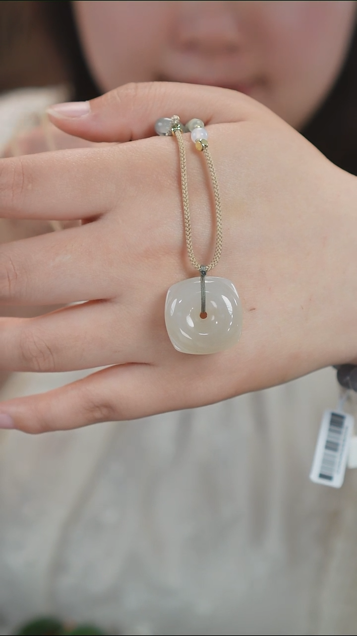 和田玉未镶嵌颈饰平安扣吊坠