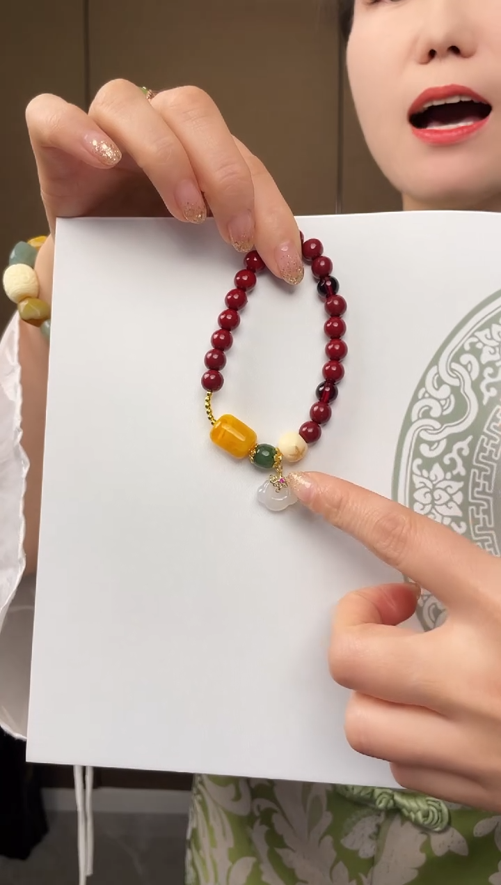 未镶嵌岫玉颈饰1