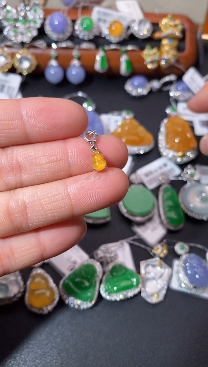 【闪购商品】翡翠颈饰18K金镶嵌吊坠