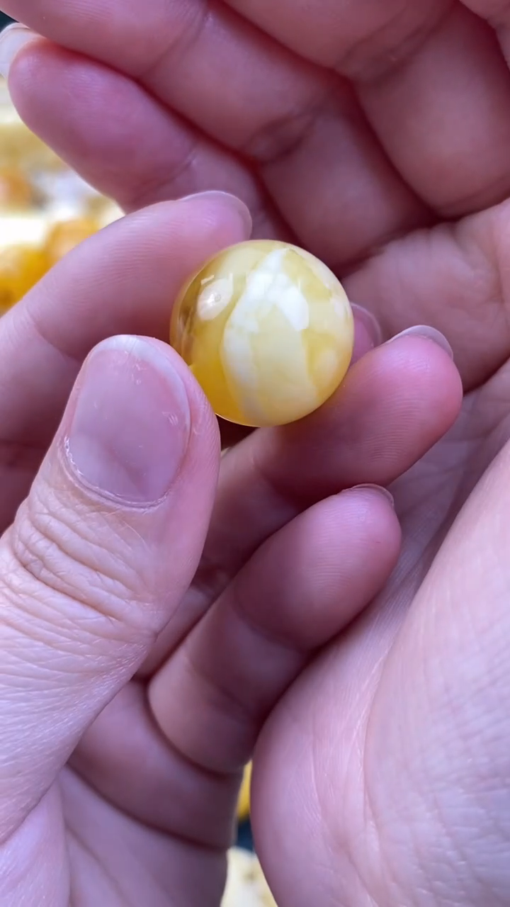 【闪购商品】琥珀裸石未镶嵌月.14