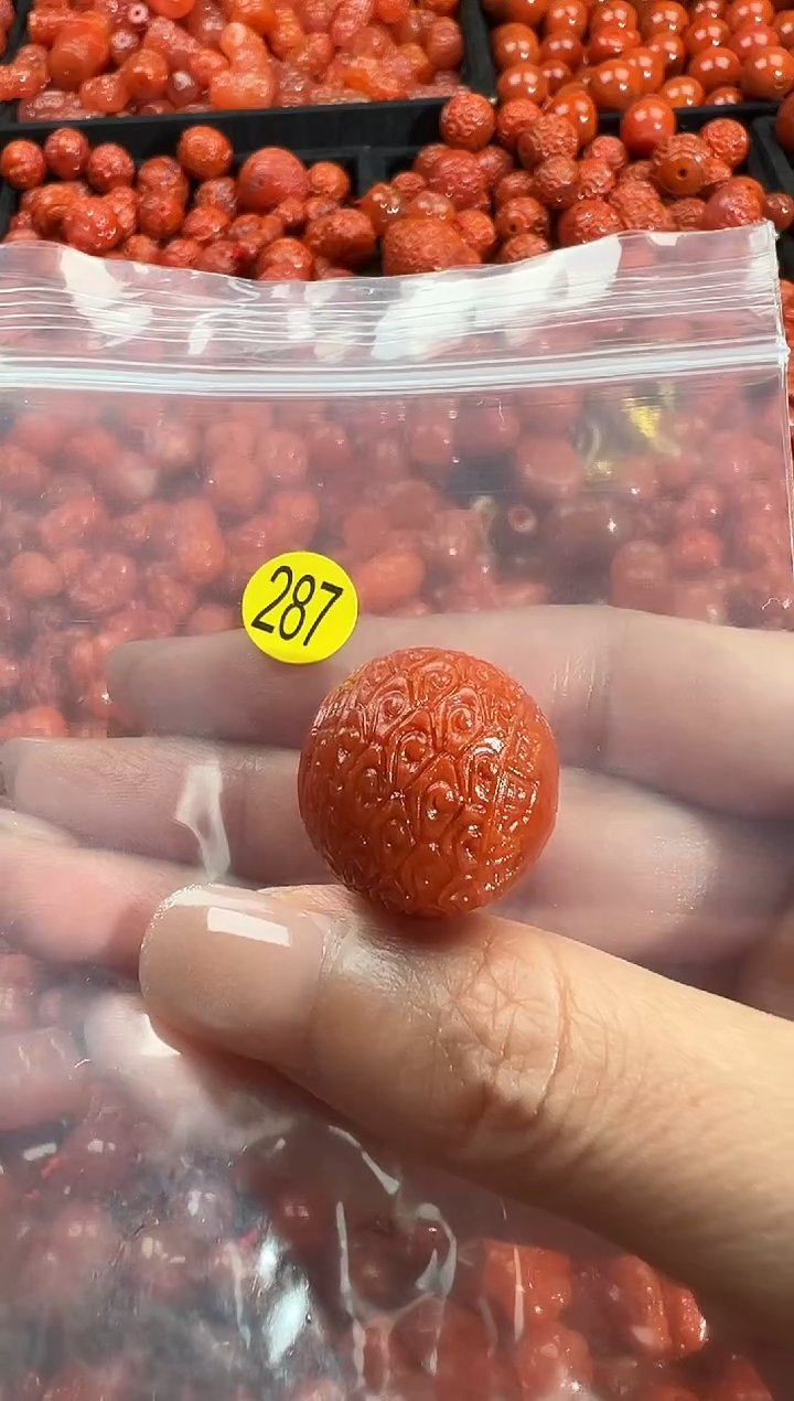 颈饰未镶嵌南红玛瑙大***晓1