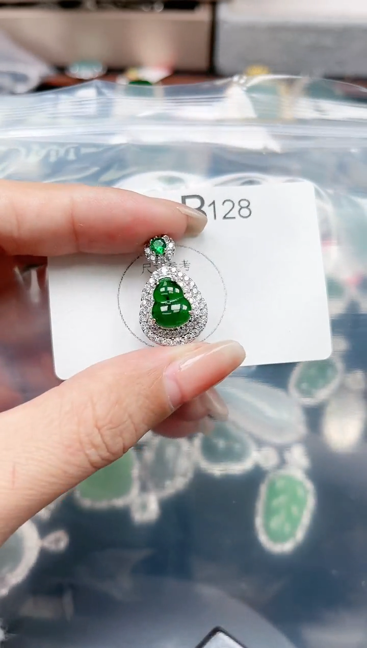 【闪购商品】翡翠颈饰未镶嵌128赠皮绳
