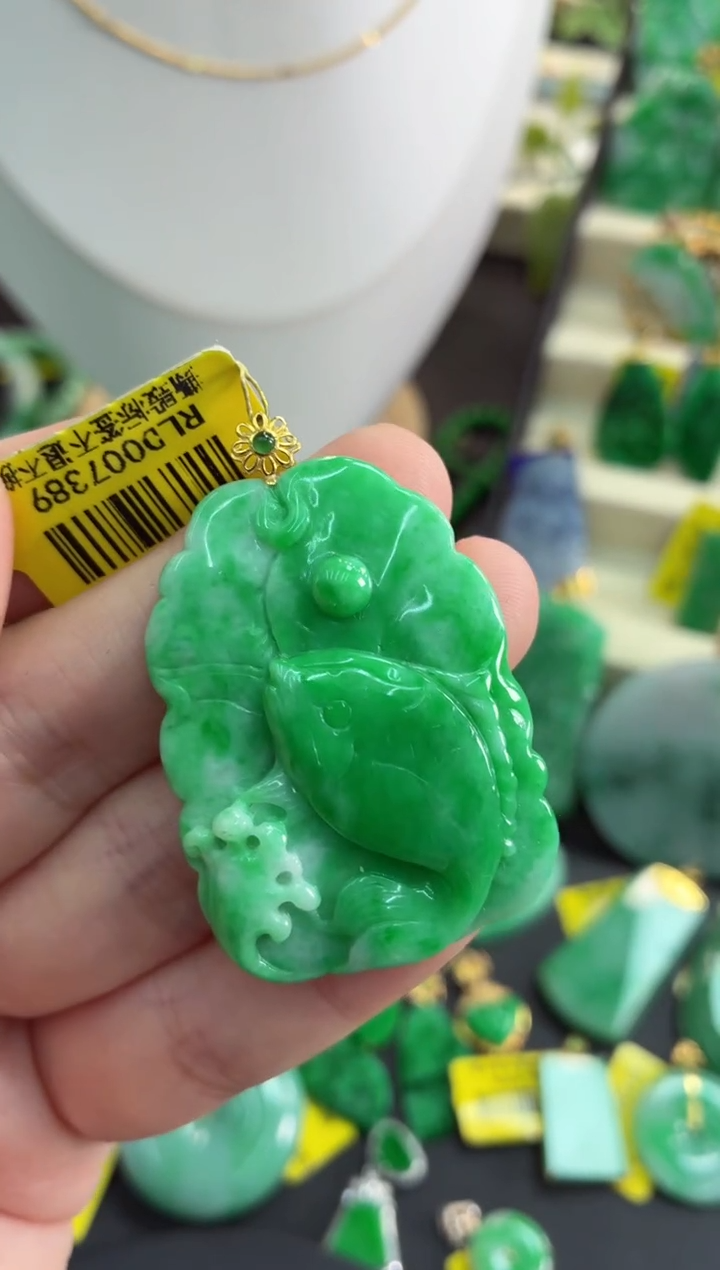 吊坠(不含链)18K金镶嵌翡翠挂件