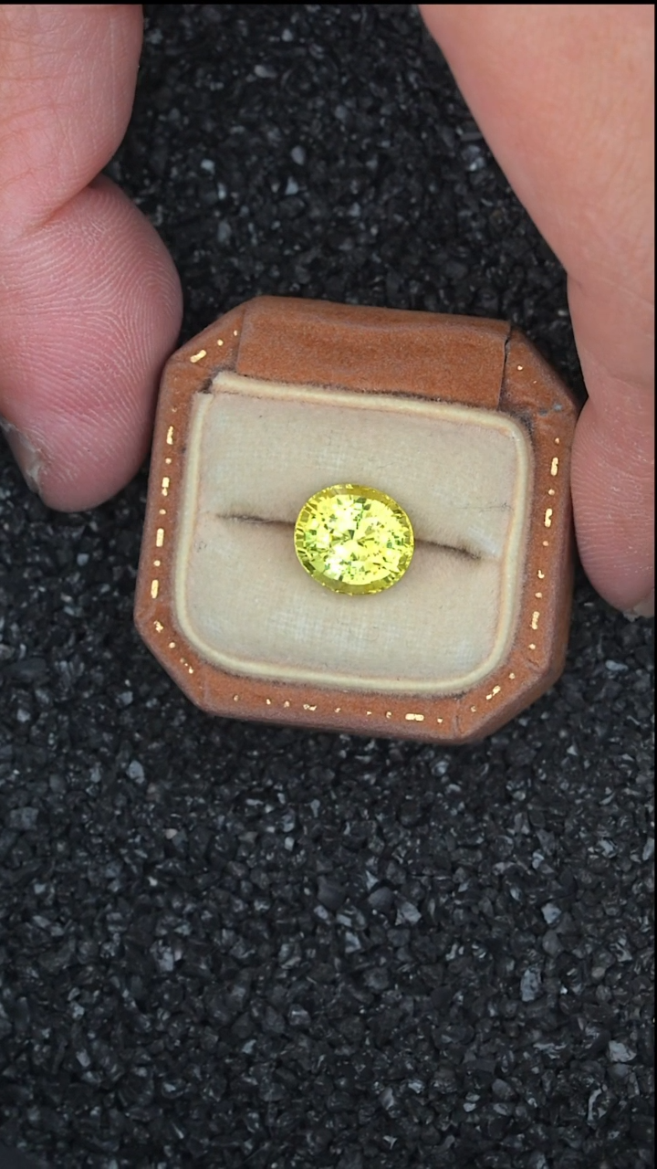 【闪购商品】石榴石（芬达石）裸石未镶嵌3.58克拉