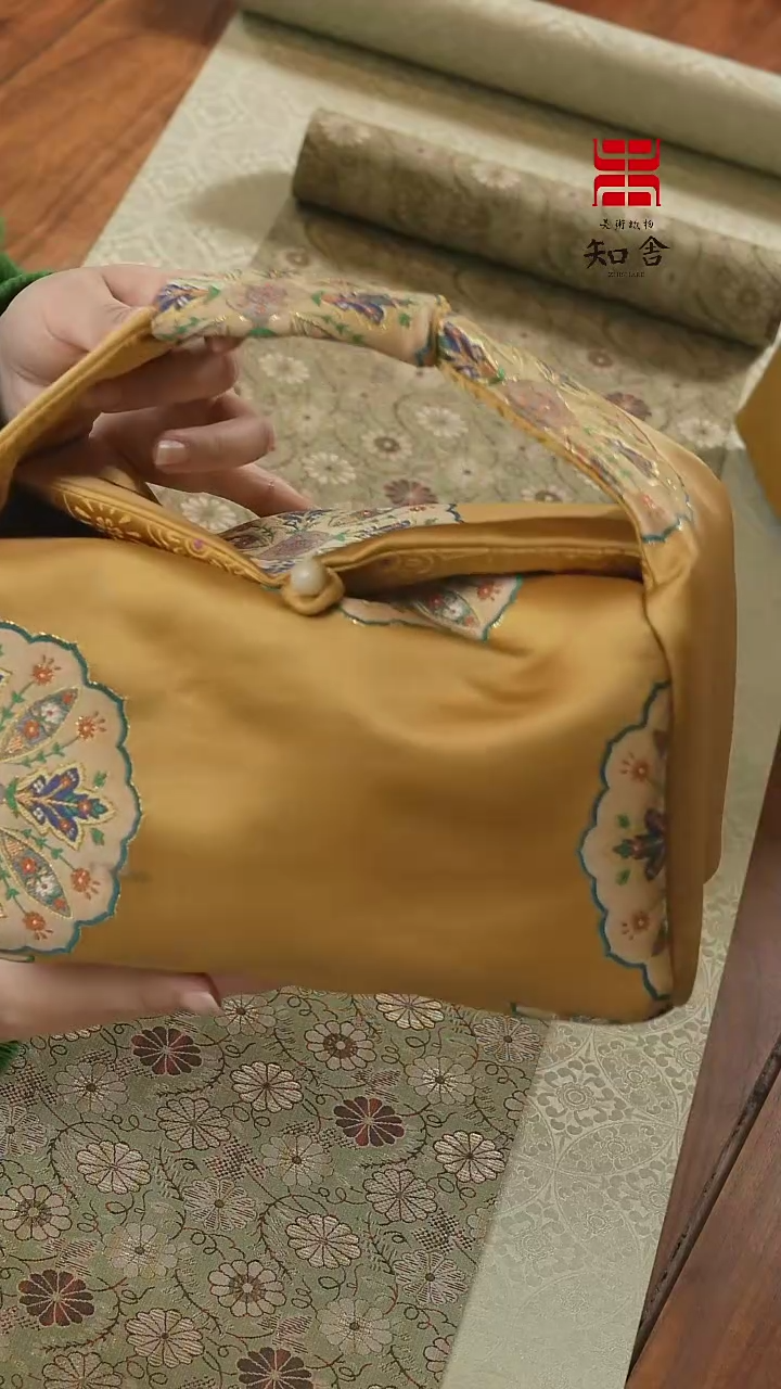 【闪购商品】织绣旅行包···········