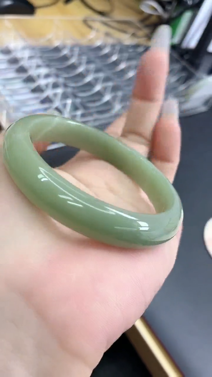 石英质玉手镯未镶嵌128/60.8