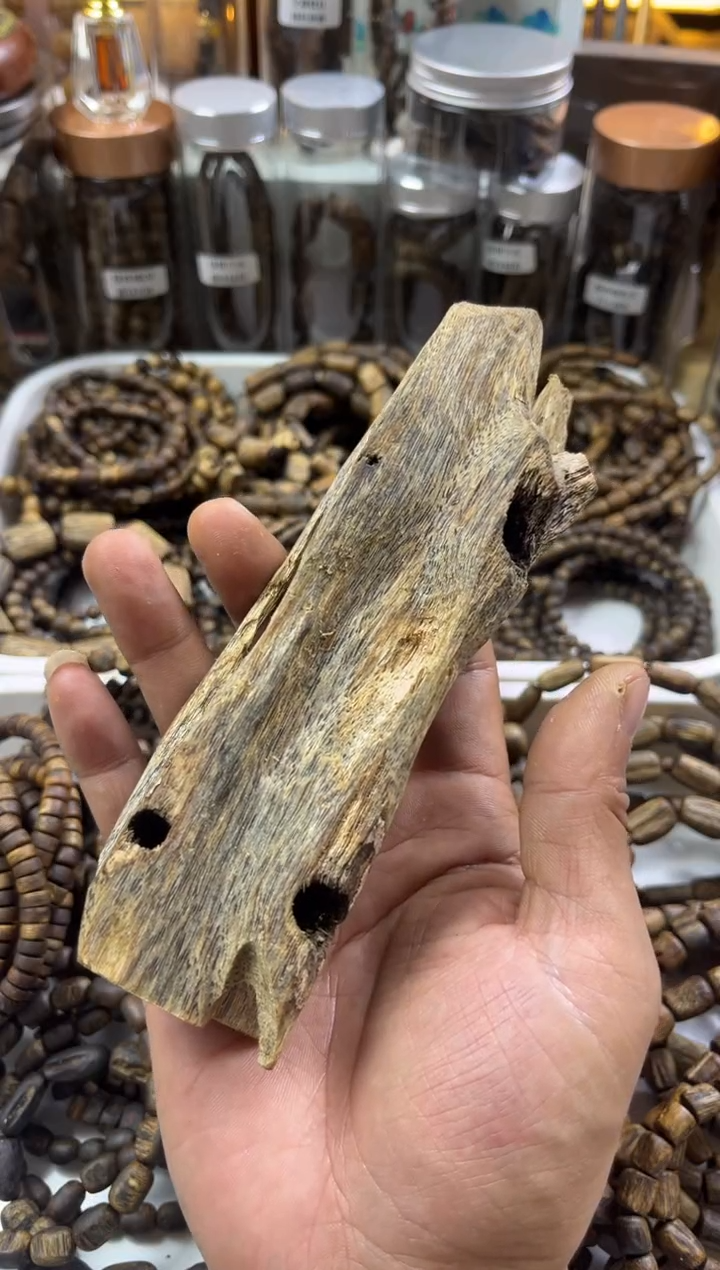 【闪购商品】沉香木吊坠十字通老料一个