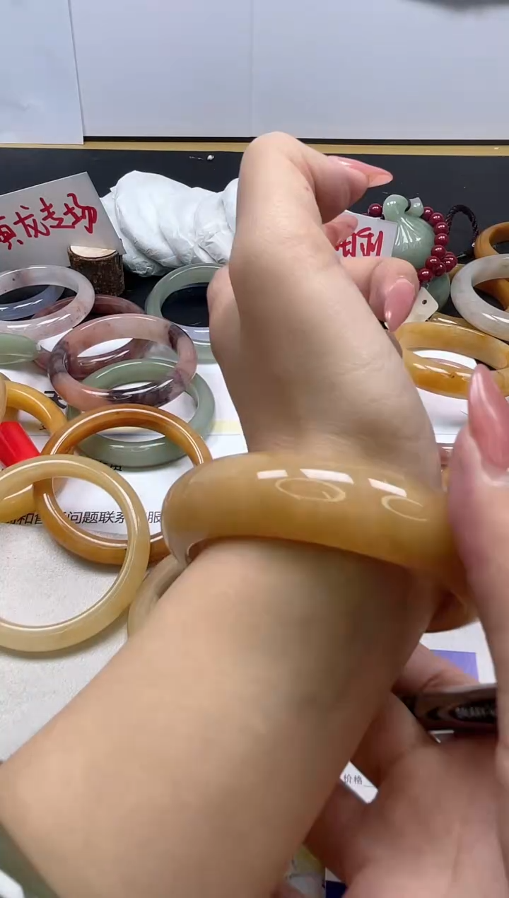 【闪购商品】石英质玉手镯未镶嵌413/61.1