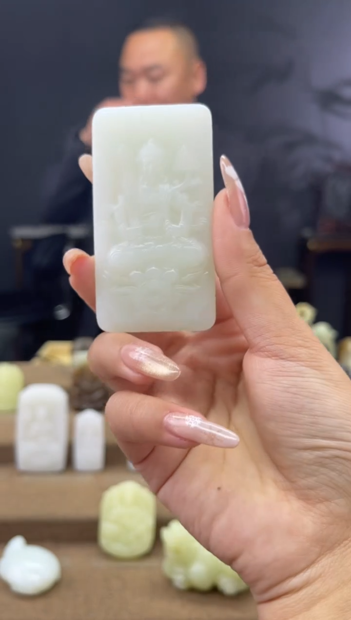 颈饰未镶嵌和田玉1